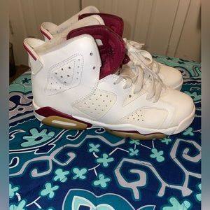 Jordan 6 Retro Maroon (2015) off-white/maroon.
